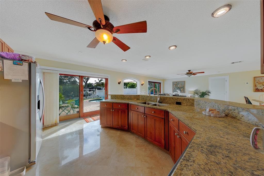 2017 COVE DRIVE photo 18