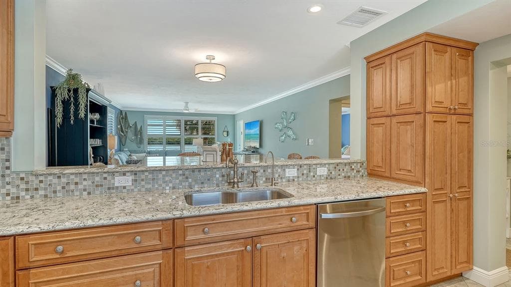 605 SUTTON PLACE 201 photo 10