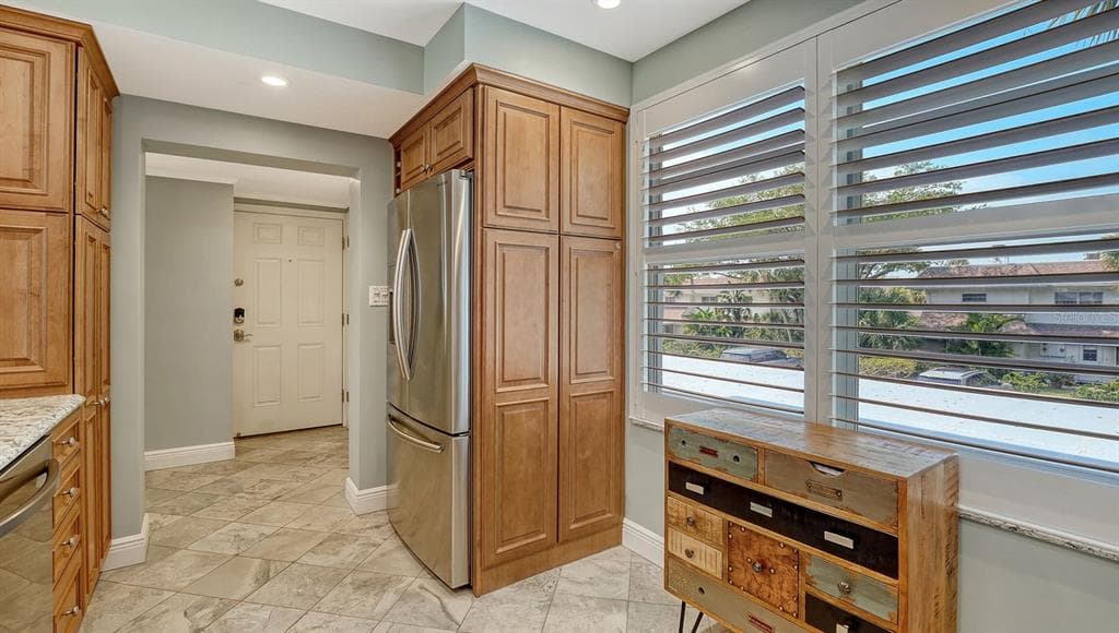 605 SUTTON PLACE 201 photo 11