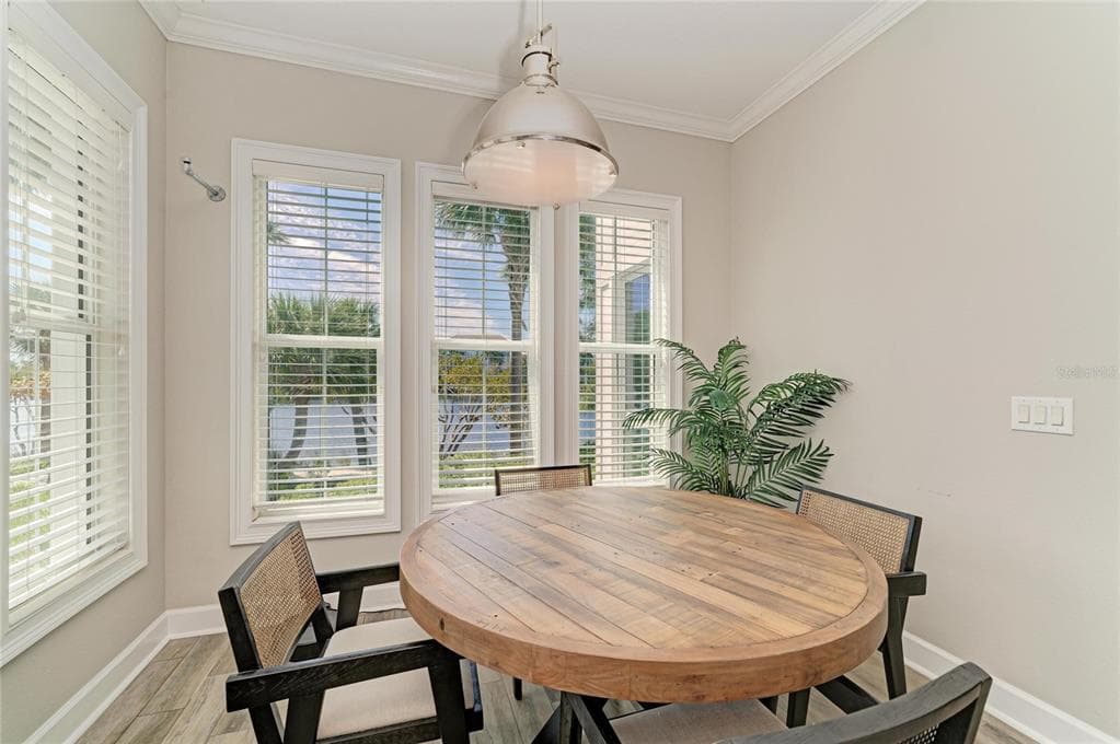 348 SAPPHIRE LAKE DRIVE 101 photo 23
