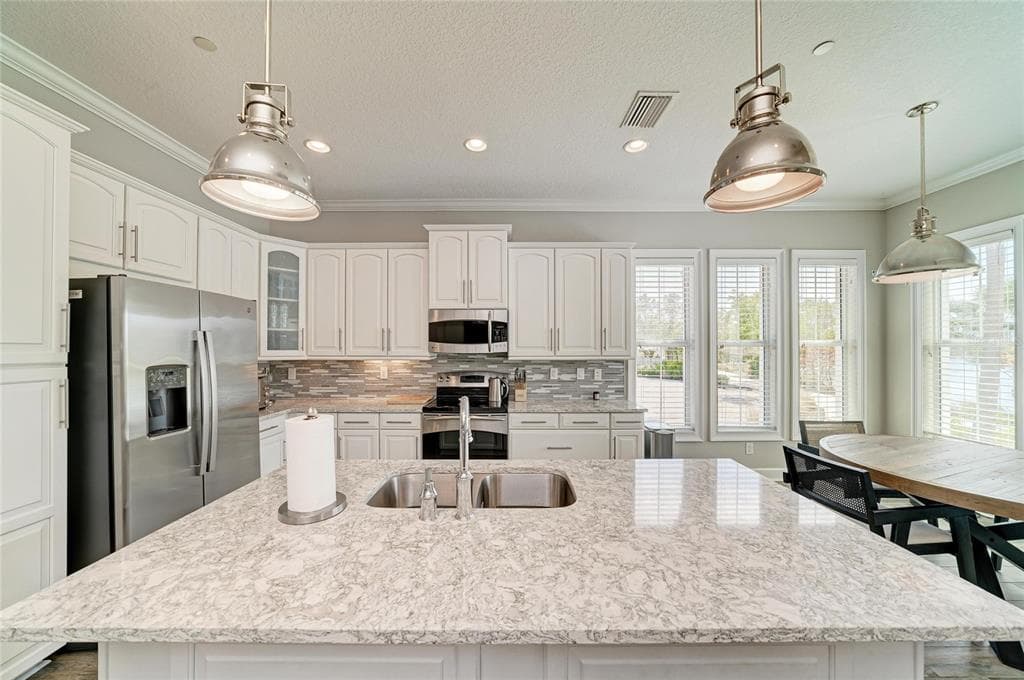 348 SAPPHIRE LAKE DRIVE 101 photo 17