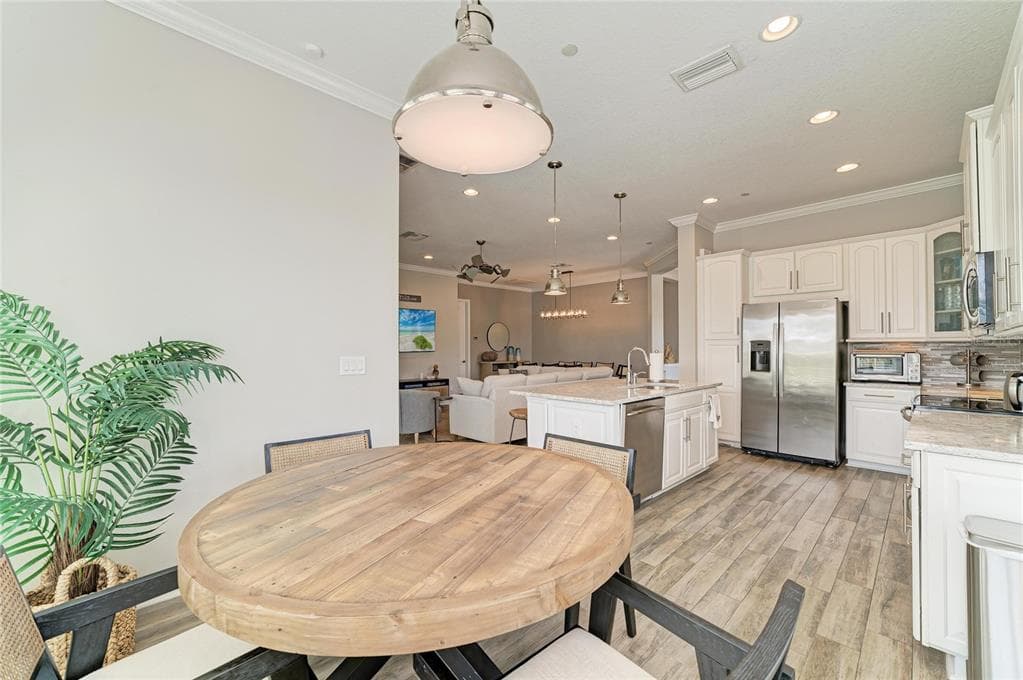 348 SAPPHIRE LAKE DRIVE 101 photo 24