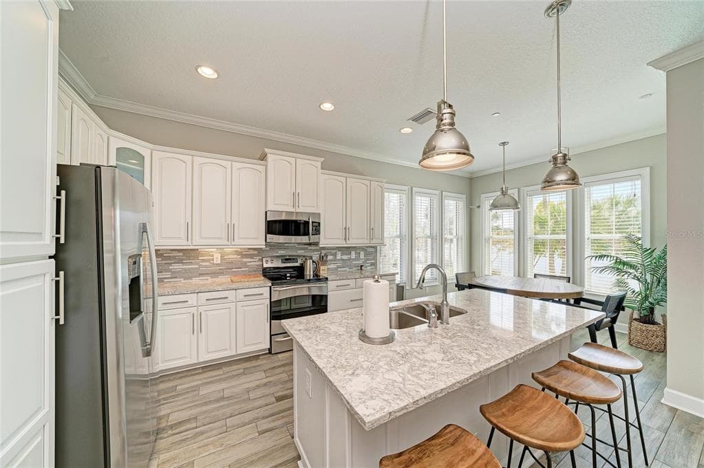 348 SAPPHIRE LAKE DRIVE 101 photo 18