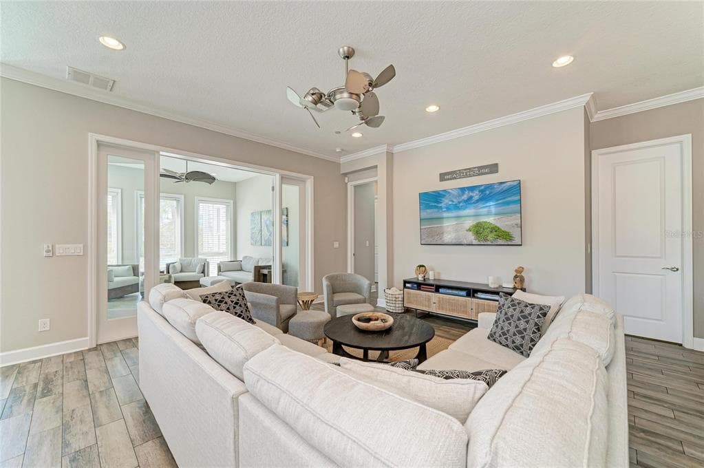 348 SAPPHIRE LAKE DRIVE 101 photo 8