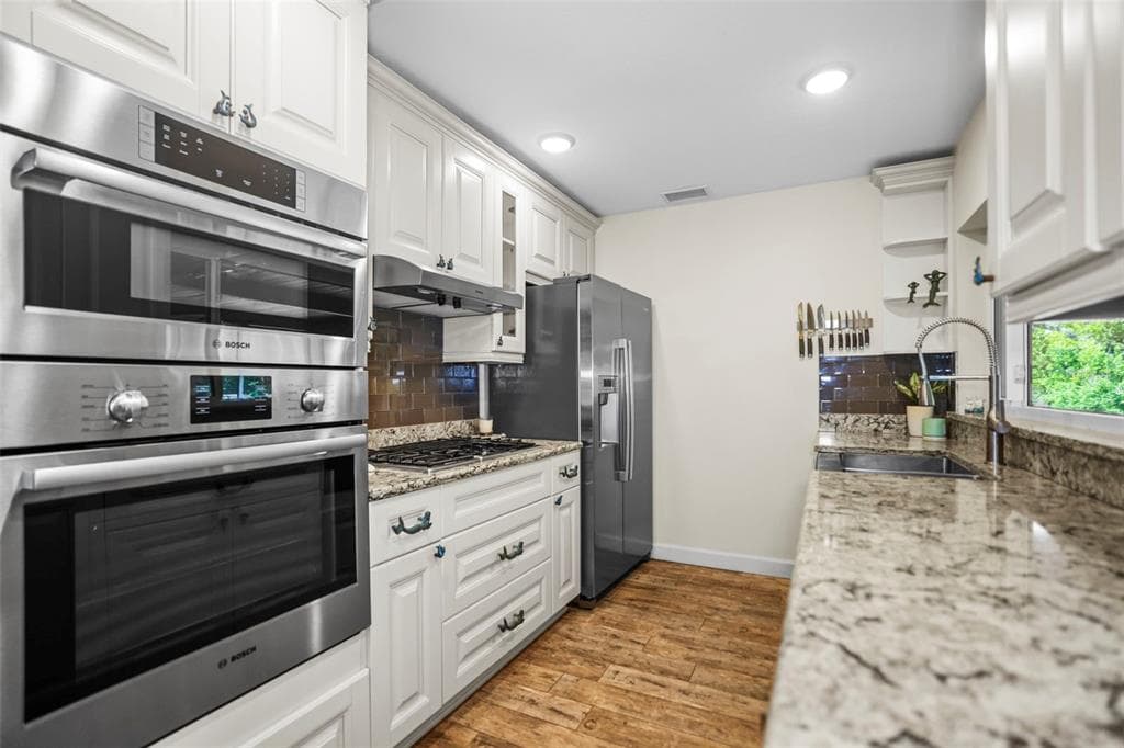1600 PARK STREET N photo 20