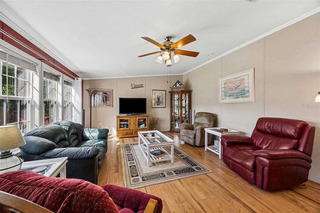 334 PARADISE CIRCLE photo 13