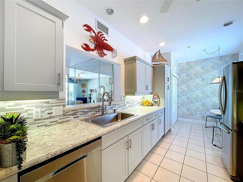 7 ISLAND PARK PLACE 204 photo 12