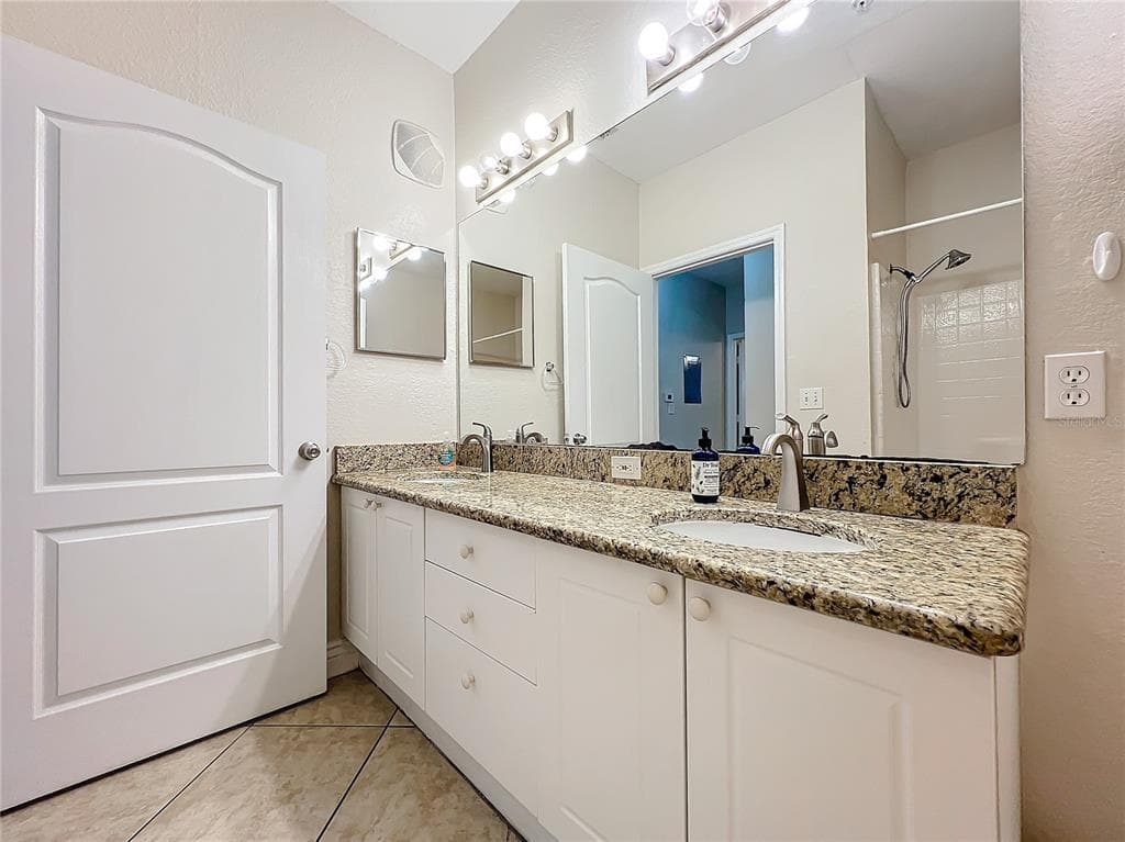 2724 VIA MURANO 615 photo 18