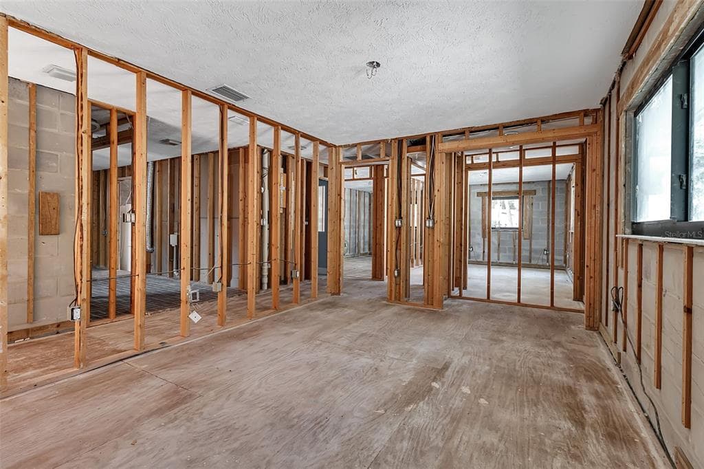 1040 SYLVAN DRIVE photo 21
