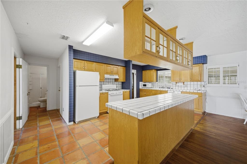 21407 NW 39TH COURT photo 9