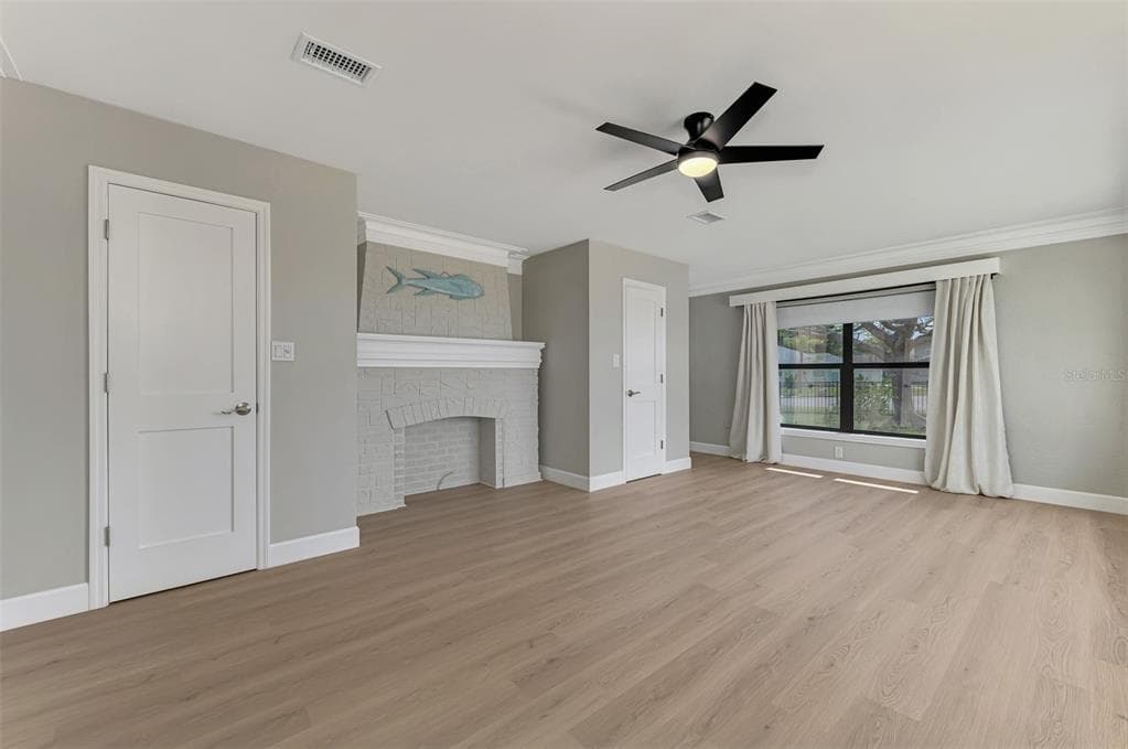 1822 RIVERSIDE DRIVE E photo 20