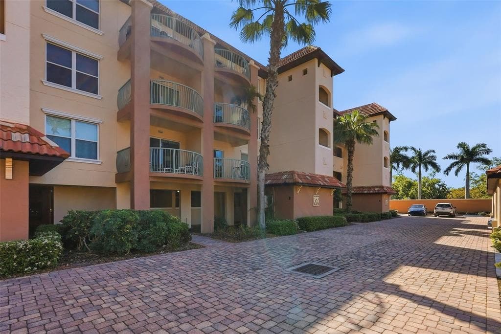 1695 PINELLAS BAYWAY S #E4 1