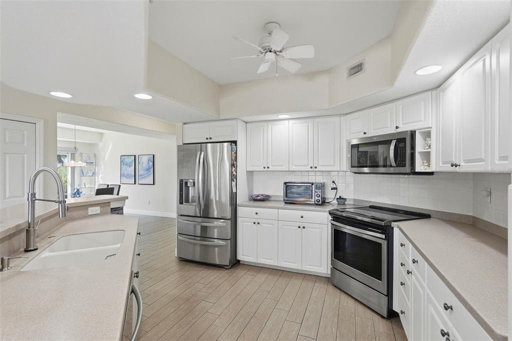 1695 PINELLAS BAYWAY S E4 photo 10