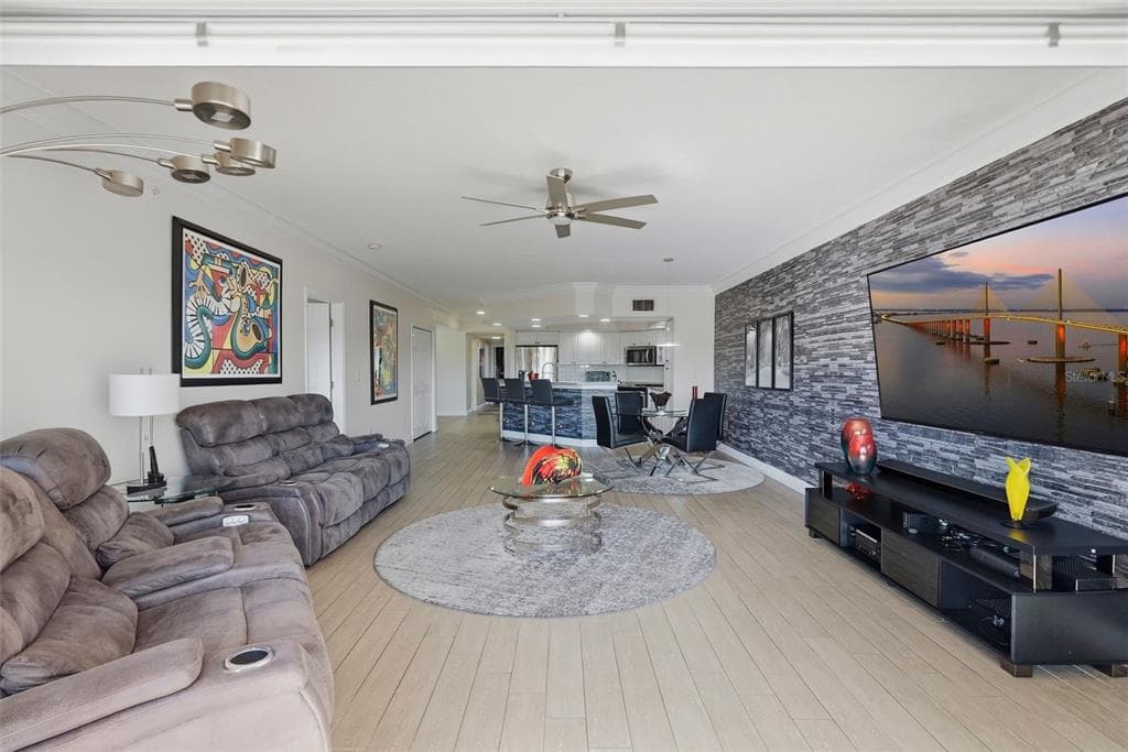 1695 PINELLAS BAYWAY S E4 photo 8