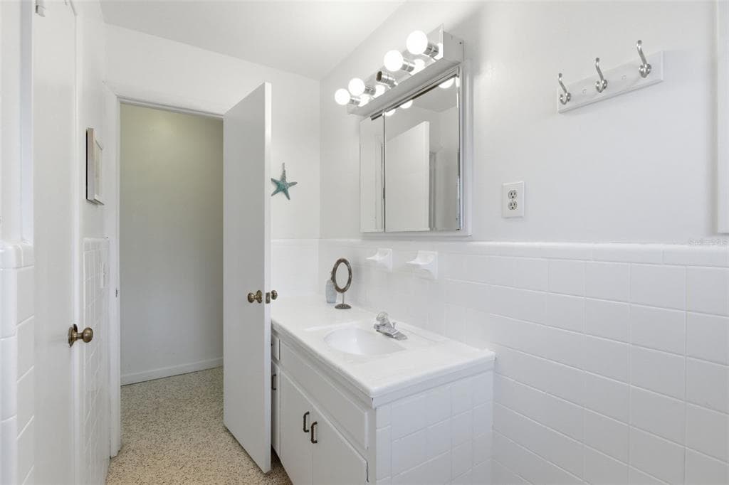 528 RALPH STREET photo 18
