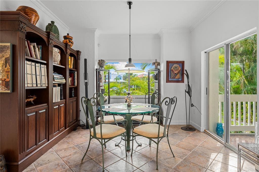866 HUDSON AVENUE #866 3