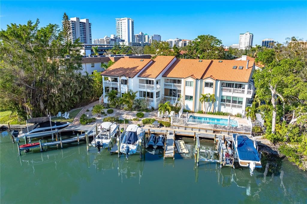 866 HUDSON AVENUE #866 1