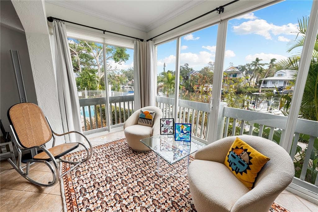866 HUDSON AVENUE #866 5
