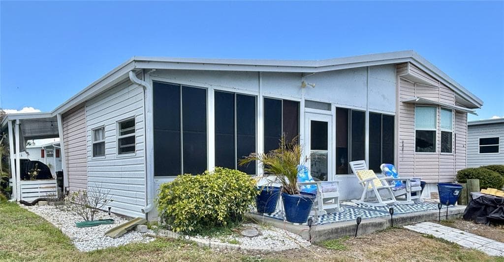 102 AMERICANA COURT NE #206 5