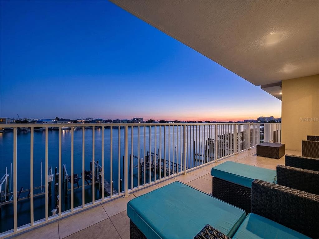 600 BAYWAY BOULEVARD 304 photo 4