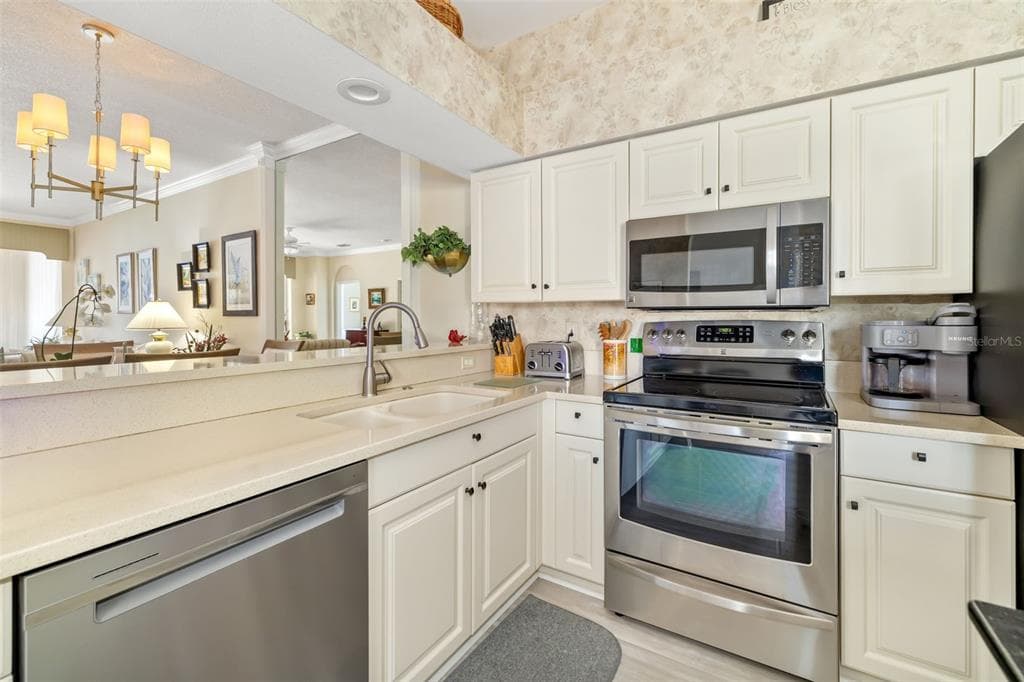 5300 MAHOGANY RUN AVENUE photo 9