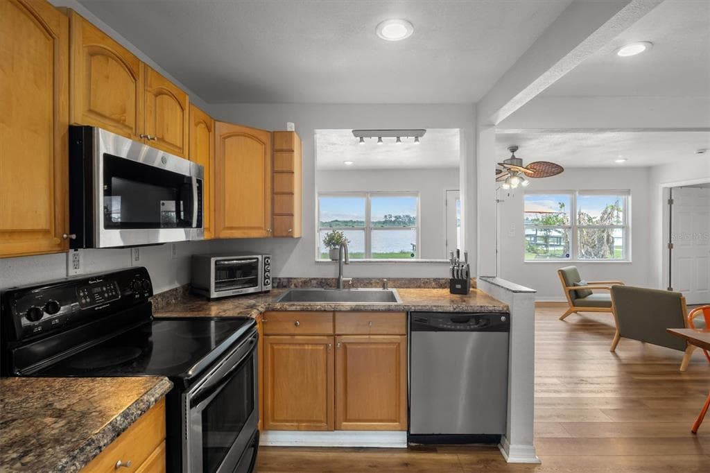 900 LAKE JESSIE DRIVE photo 19