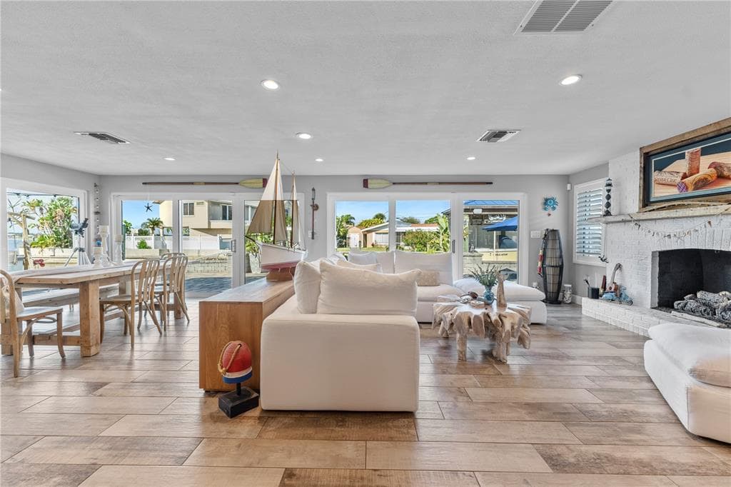 118 CORAL WAY photo 17