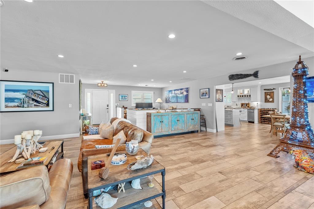 118 CORAL WAY photo 9
