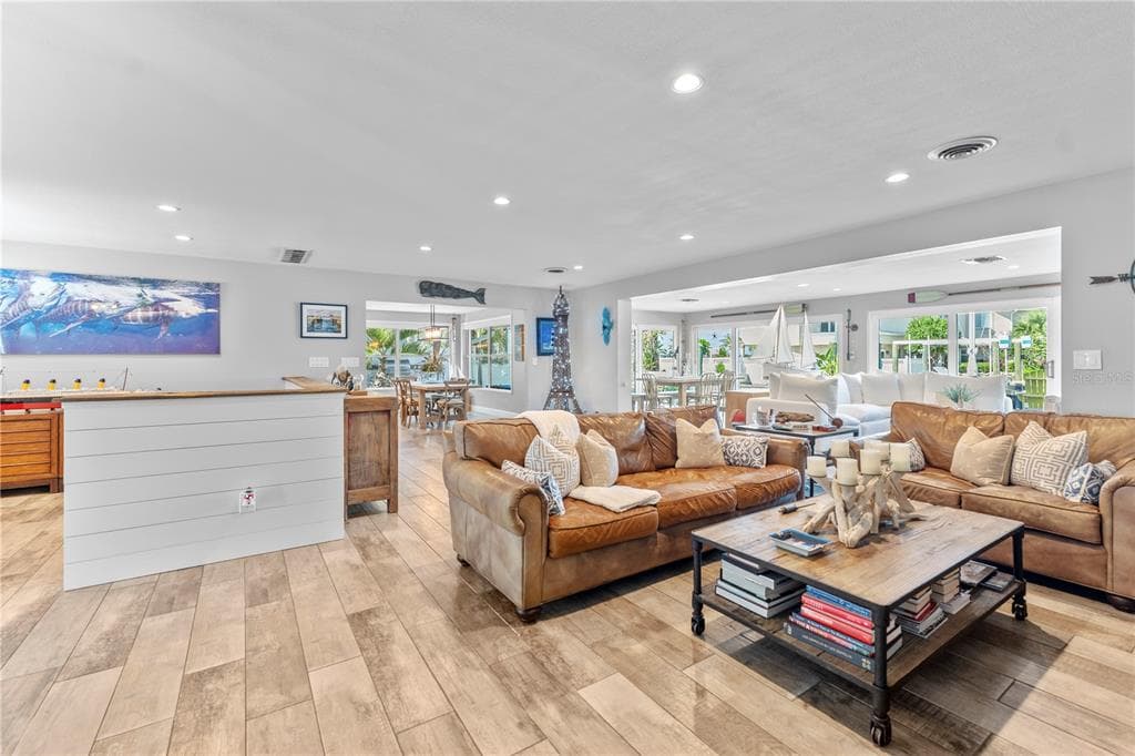 118 CORAL WAY photo 10