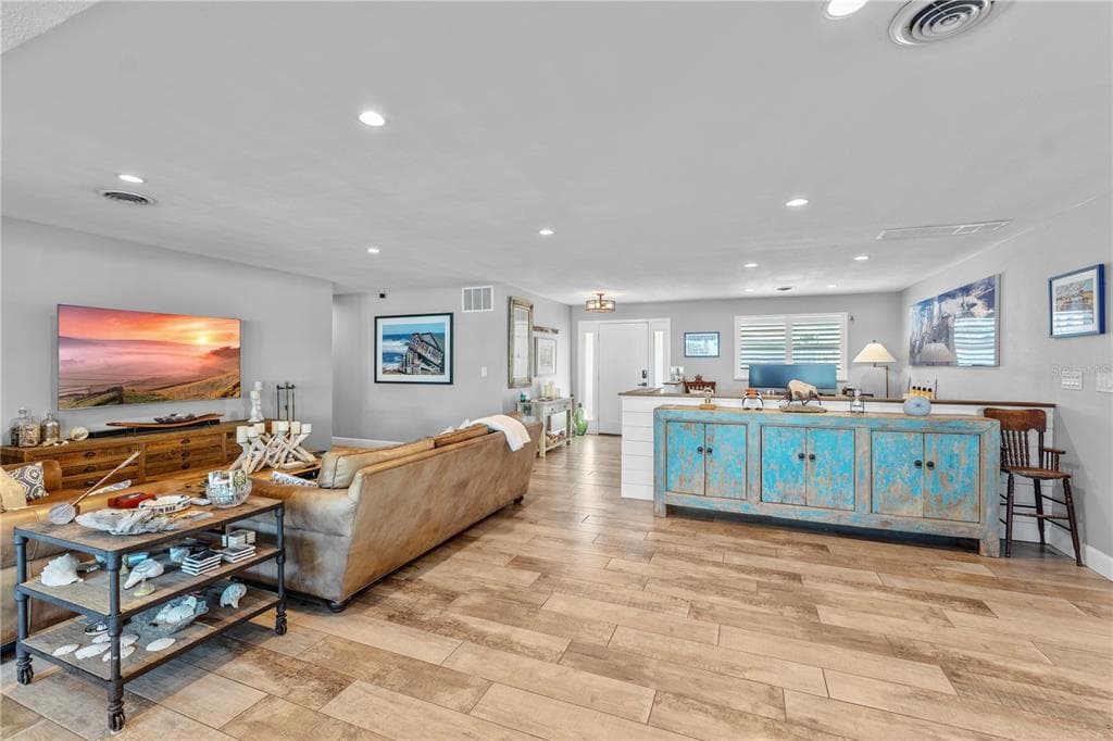 118 CORAL WAY photo 8