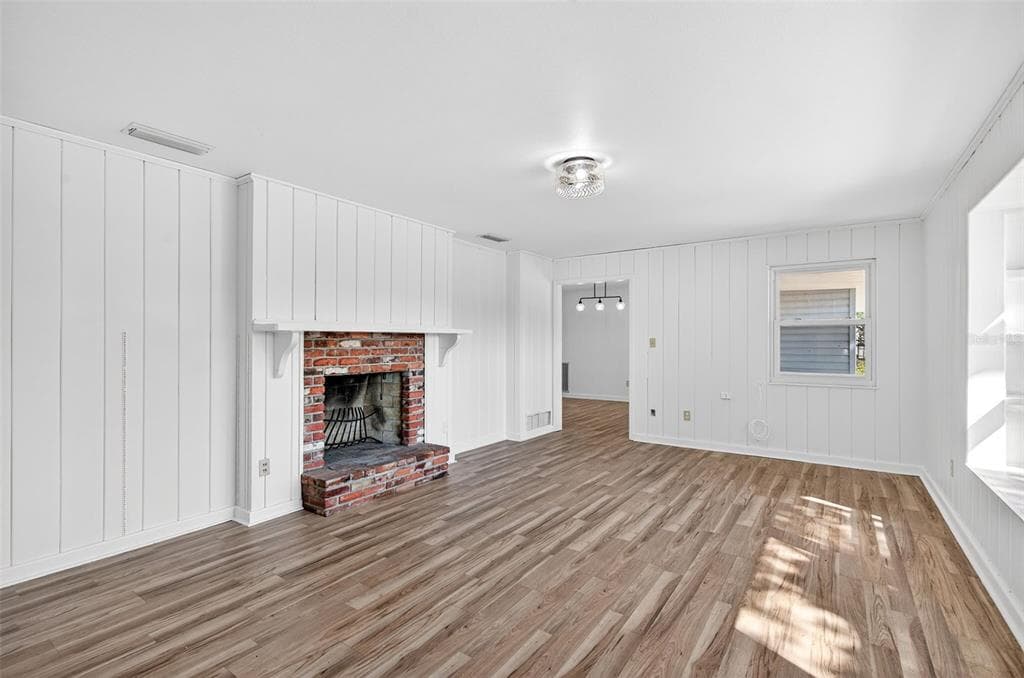 1520 S KEENE ROAD photo 7