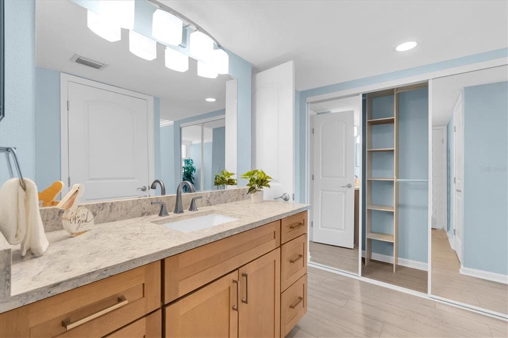 450 TREASURE ISLAND CAUSEWAY 102 photo 19