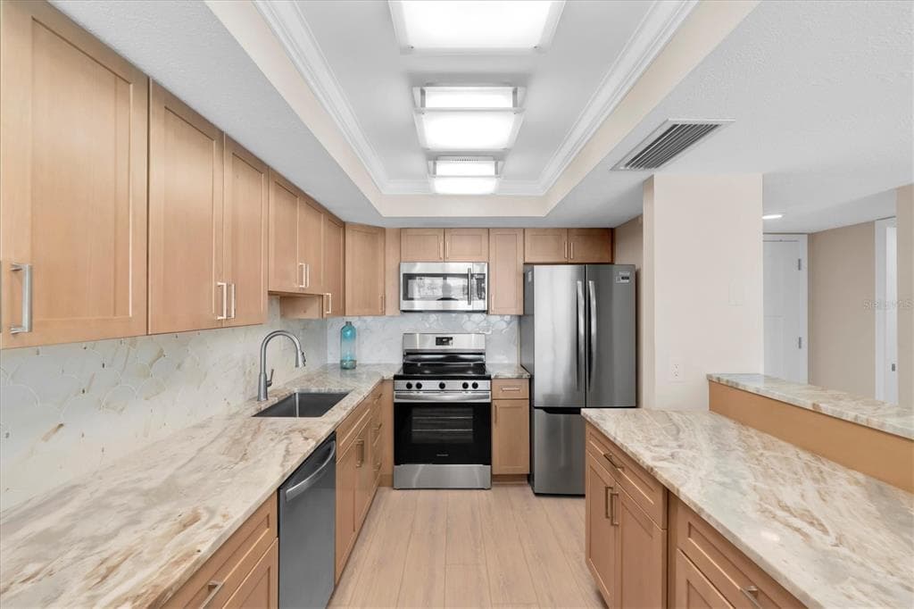450 TREASURE ISLAND CAUSEWAY 102 photo 4