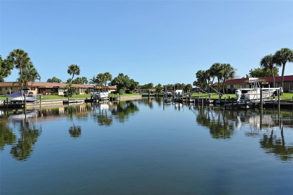 9538 AZURE COVE photo 2