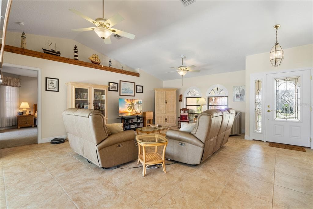1374 WILLET COURT photo 17