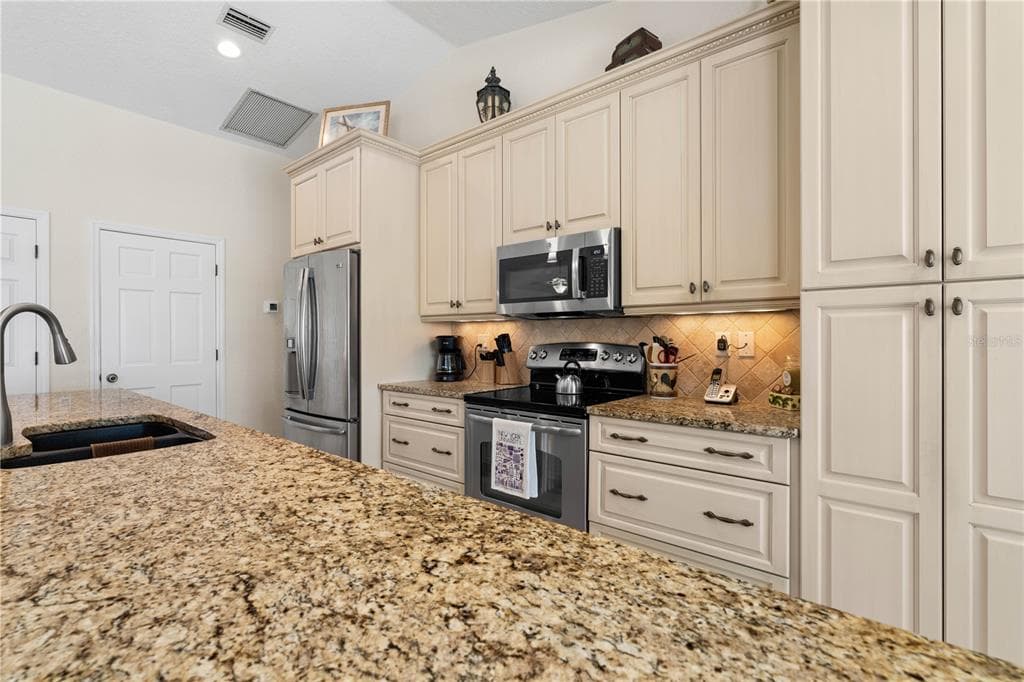 1374 WILLET COURT photo 21