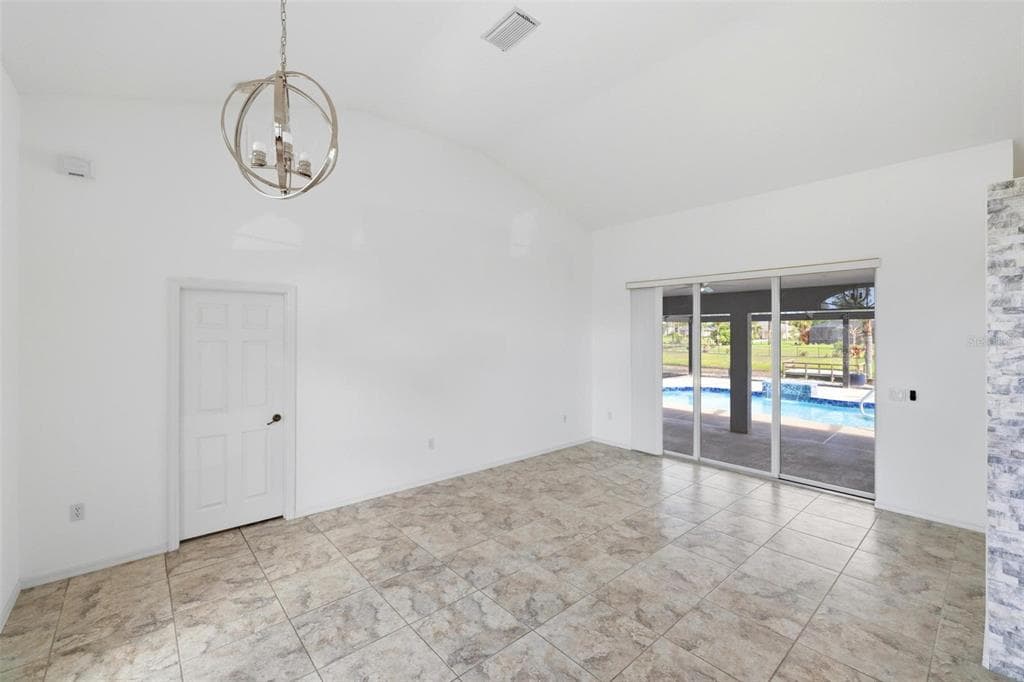605 ROTONDA CIR photo 15
