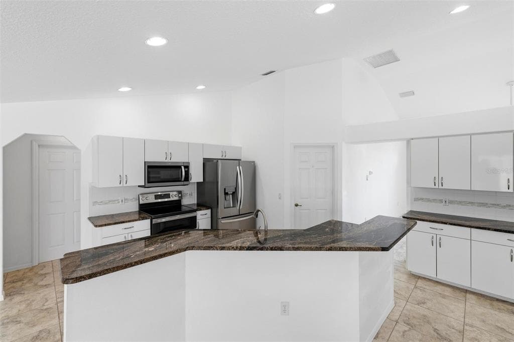 605 ROTONDA CIR photo 21