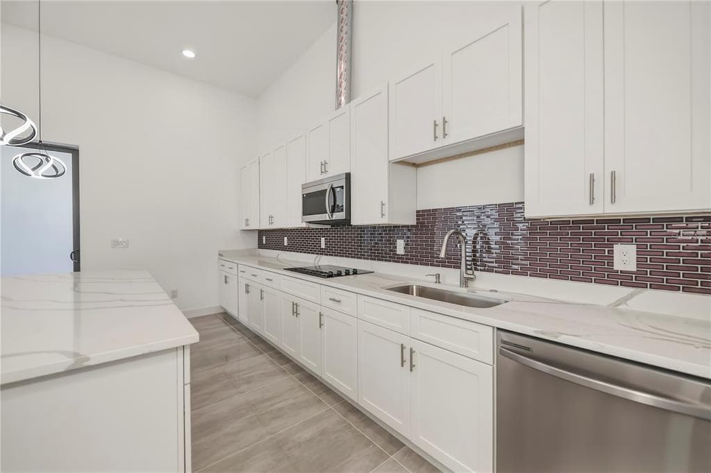 10165 & 10157 KINGSVILLE DRIVE photo 4