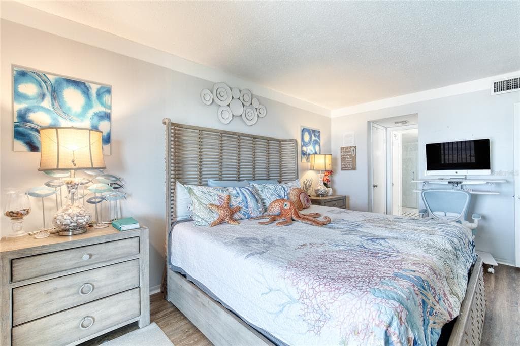 935 OCEAN SHORE BOULEVARD 4040 photo 16