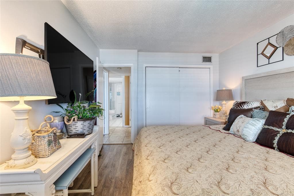 935 OCEAN SHORE BOULEVARD 4040 photo 12