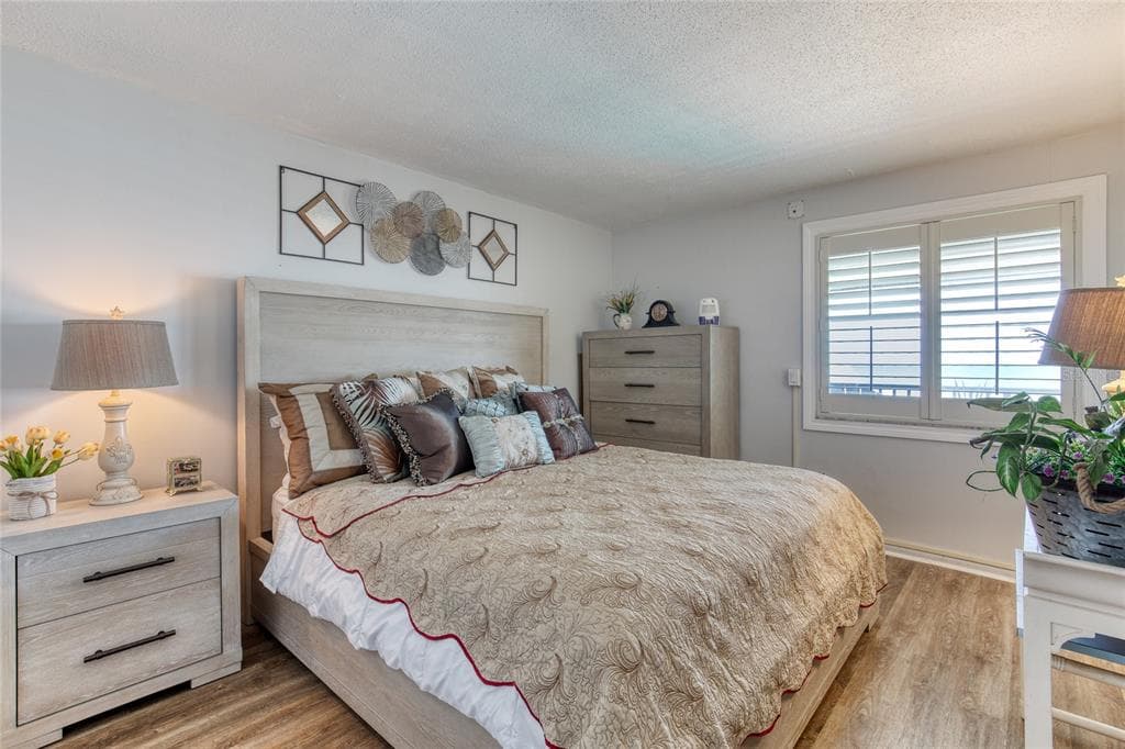 935 OCEAN SHORE BOULEVARD 4040 photo 10