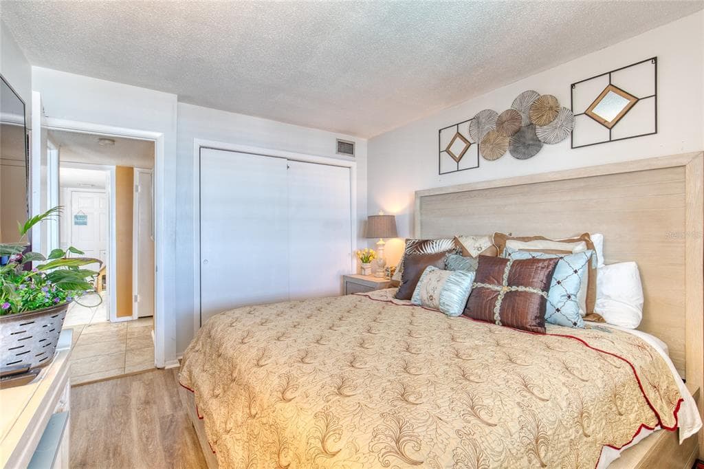 935 OCEAN SHORE BOULEVARD 4040 photo 11
