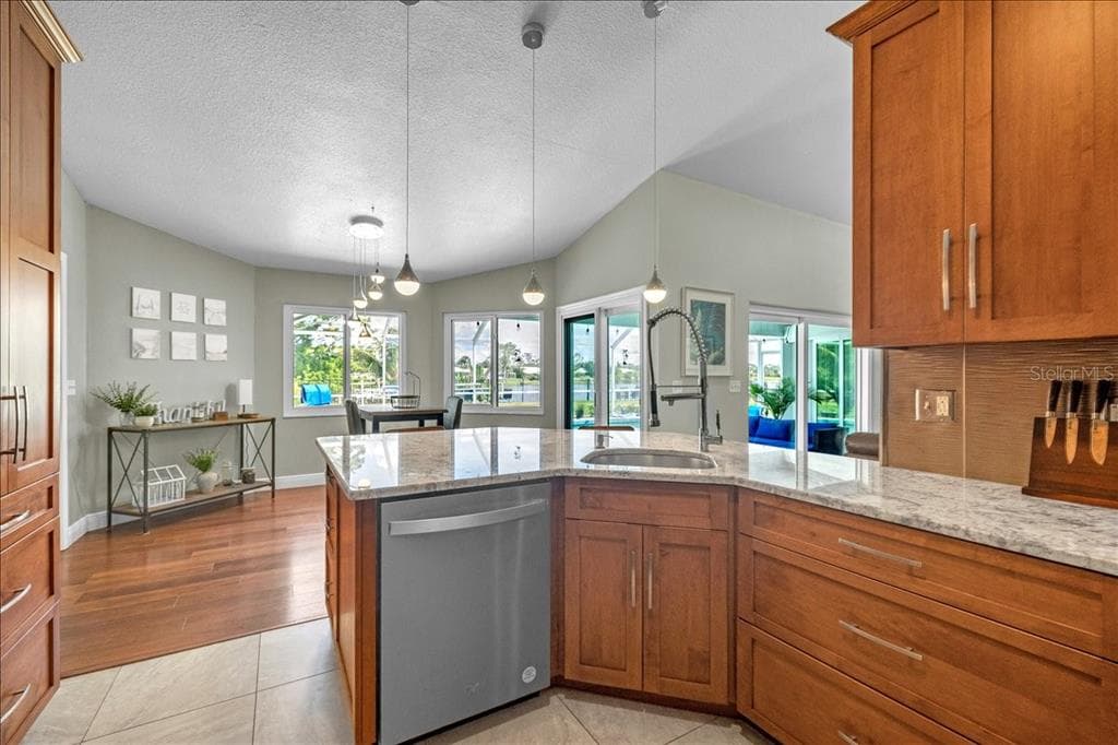 6308 ZENO CIRCLE photo 14