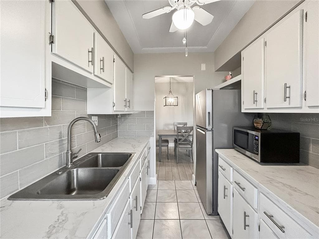 1600 W LAKE PARKER DRIVE C4 photo 13