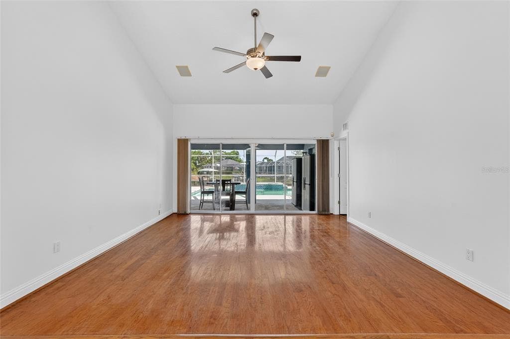 20 CORONA COURT photo 8