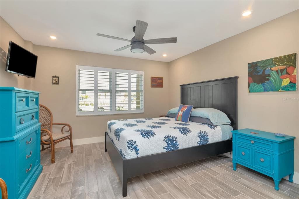 620 EDGEWATER DRIVE 102 photo 16