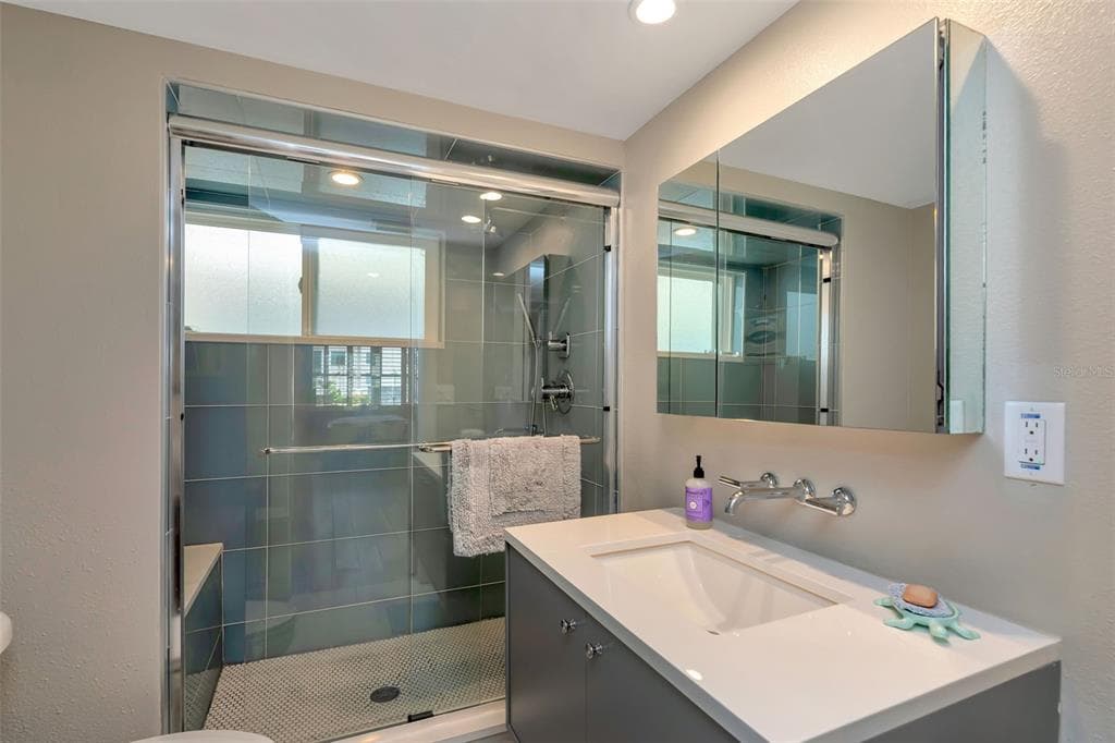 620 EDGEWATER DRIVE 102 photo 19