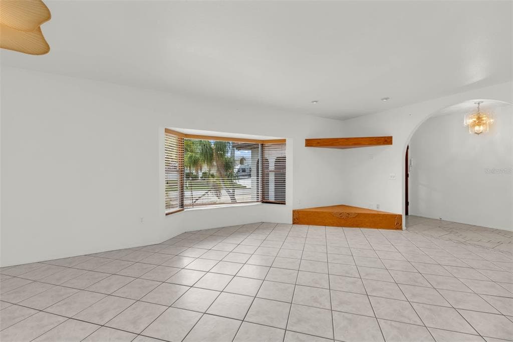 238 FRY TERRACE SE photo 6