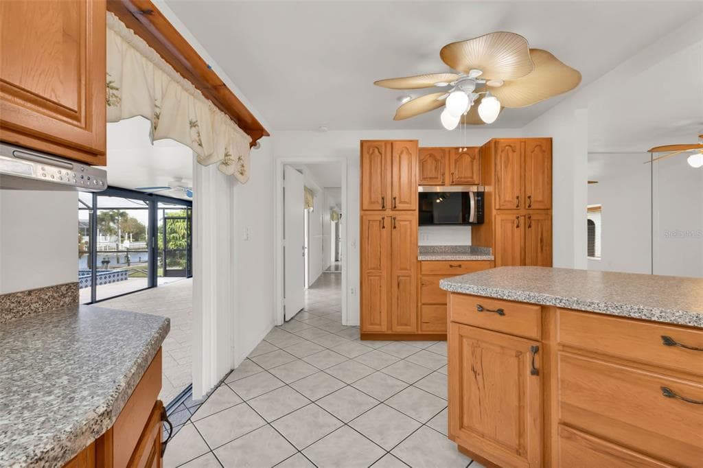 238 FRY TERRACE SE photo 19